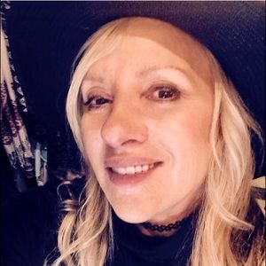 Lovely black fedora - wear it casually or with a suit !